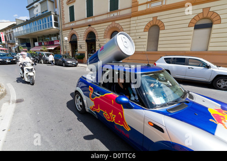 Red Bull Promotion Cary in Viareggio in der Toskana, Italien Stockfoto