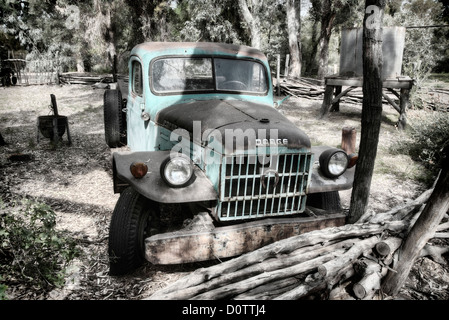 altes, Bauernhof, LKW, LKW, Oldtimer, entfremdet, rostig, USA, USA, Amerika, Auto Stockfoto