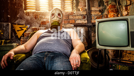 Mann in einer Gasmaske Stockfoto