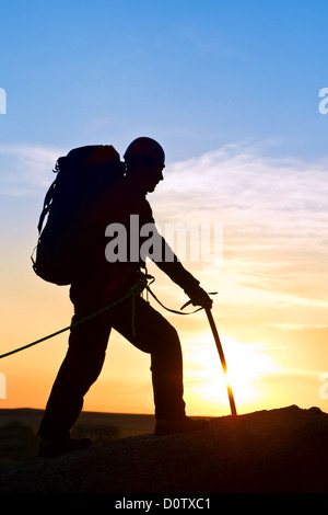 Die einsame sawsjatyj gehen auf Berg Stockfoto