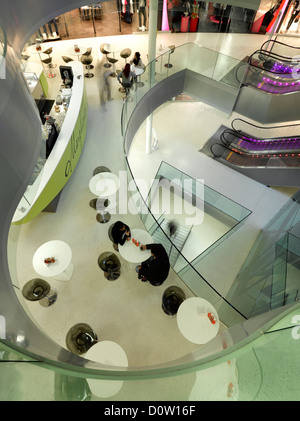 Centro Polaris, Chiasso, Schweiz, Europa, Modern, Architektur, Centro Ovale, Tessin, Runde, Einkaufen, innen Stockfoto