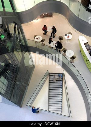 Centro Polaris, Chiasso, Schweiz, Europa, Modern, Architektur, Centro Ovale, Tessin, Runde, Einkaufen, innen Stockfoto