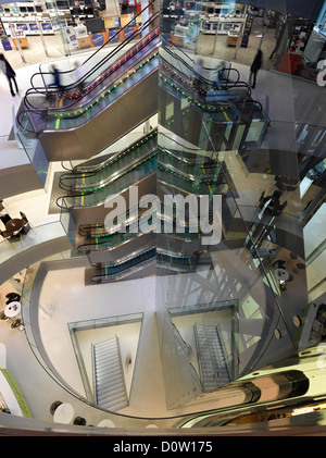 Centro Polaris, Chiasso, Schweiz, Europa, Modern, Architektur, Centro Ovale, Tessin, Runde, Einkaufen, innen Stockfoto