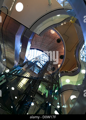 Centro Polaris, Chiasso, Schweiz, Europa, Modern, Architektur, Centro Ovale, Tessin, Runde, Einkaufen, innen Stockfoto