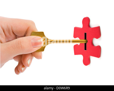 Hand mit Schlüssel und puzzle Stockfoto