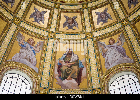 Religiöse Mosaik auf innere Kuppel der St Stephen Basilica in Budapest, Ungarn. Stockfoto