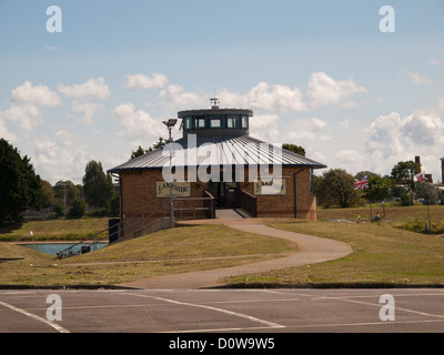 Lakeside Cafe & Bar Walpole Park Gosport Hampshire England UK Gebäude auch für die Gosport Modell & Boot Yacht Club Stockfoto