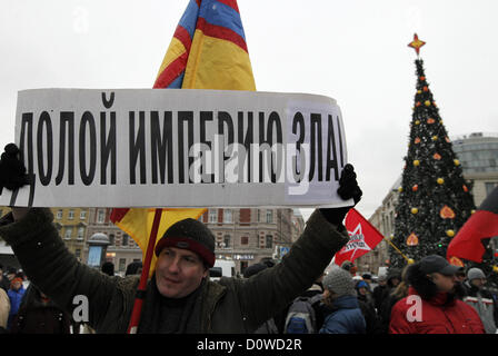 1. Dezember 2012 - St. Petersburg, Russland - 1. Dezember 2012 - St Petersburg, Russland Â €"Menschen treffen, zur Unterstützung der politischen Gefangenen auf Pionerskaja Platz in St. Petersburg. Im Zentrum der Aufmerksamkeit des Betriebs einer Sitzung - die Festgenommenen bei Treffen in Moskau am Bolotnaja-Platz am 6. Mai 2012. (Kredit-Bild: © Andrey Pronin/ZUMAPRESS.com) Stockfoto