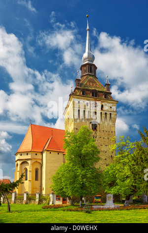 Saschiz Wehrkirche in Siebenbürgen, Rumänien. Es ist ein UNESCO-Weltkulturerbe. Stockfoto