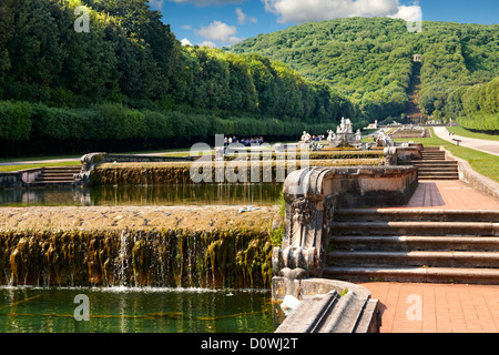 Royal Park des Schlosses von Caserta - Ceres Brunnen. Die Könige von Neapel Königspalast von Caserta, Italien. Stockfoto