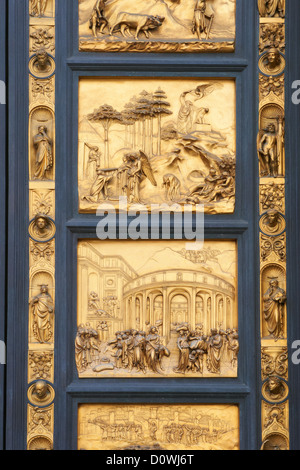 Reliefs der vergoldeter Bronze mittelalterliche Tür des Baptisteriums von Florenz, Battistero di San Giovanni Stockfoto