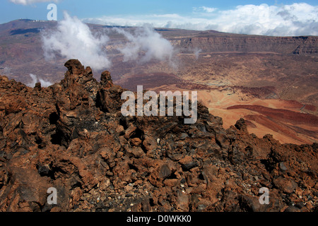 Der Teide, Teneriffa, Kanarische Inseln. Vulkanische Larve auf dem Gipfel des Vulkans. Stockfoto