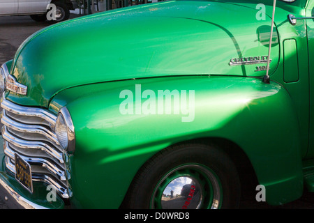Detail der Vorderseite des 1948 Chevrolet Pickup. Stockfoto