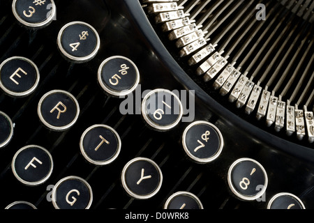 eine horizontale Auswahl von Keys aus einer Vintage Schreibmaschine Stockfoto