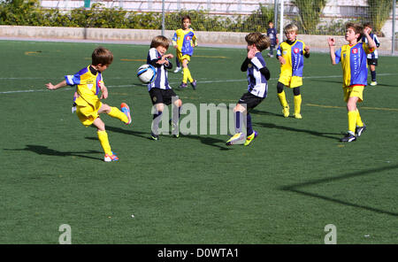 Jungen in der Stadt Alicante Youth Soccer Cup am 1. Dezember 2012 in Alicante, Spanien. Stockfoto