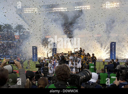 1. Dezember 2012 - Carson, Kalifornien, USA - The Los Angeles Galaxy feiern den 3: 1-Sieg gegen Houston Dynamo gewinnt den MLS Cup 2012 im Home Depot Center am 1. Dezember 2012 in Carson, Kalifornien. (Kredit-Bild: © Armando Arorizo/Prensa Internacional/ZUMAPRESS.com) Stockfoto