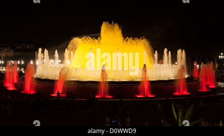 Bunte magischen Brunnen von Montjuic in Barcelona Spanien wurde 1929 Welten Ausstellung gebaut und befindet sich in der Nähe von Palau Nacional. Stockfoto
