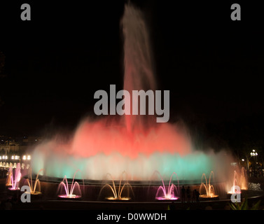 Bunte magischen Brunnen von Montjuic in Barcelona Spanien wurde 1929 Welten Ausstellung gebaut und befindet sich in der Nähe von Palau Nacional. Stockfoto