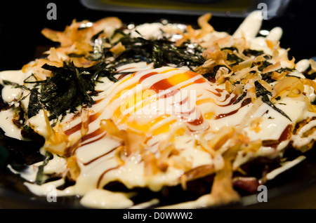 Japan Food - Okonomiyaki ist japanische pizza Stockfoto