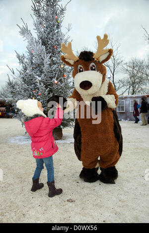 Im Dorf Elf. Lappland, Großbritannien, Bewl Water, Kent, 1. Dezember 2012. Stockfoto