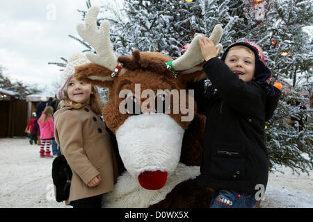 Im Dorf Elf. Lappland, Großbritannien, Bewl Water, Kent, 1. Dezember 2012. Stockfoto