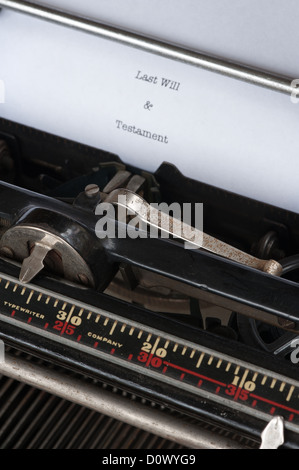 Underwood alte altmodische retro Schreibmaschine Antik manuelle Massenkommunikation für Buchstaben Mail vor Computern www Stockfoto