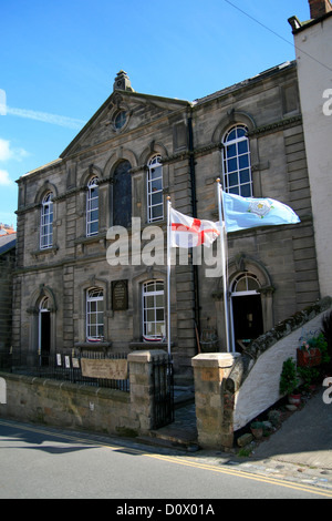 Heritage Centre und St Georges Flagge Staithes North Yorkshire England UK Stockfoto