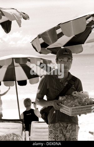 Snack-Verkäufer am Strand in Thailand Stockfoto