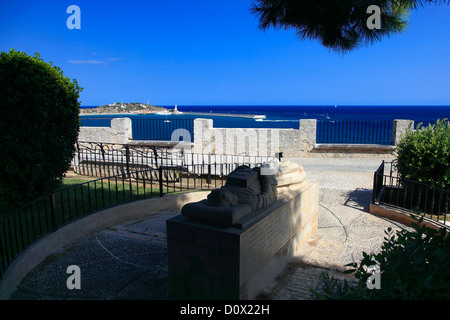 Zeigen Sie mit Blick auf die Gärten in der Dalt Vila oder mittelalterlichen Viertel von Ibiza-Stadt die Hauptstadt der Insel Ibiza, Balearen an, Sp Stockfoto