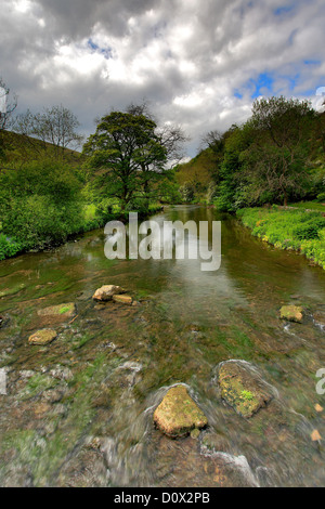 Einen Sommer-Blick über das Tal des Flusses Wye am Monsal Dale Ausflugsort, Peak District National Park, Derbyshire Dales, England, Stockfoto