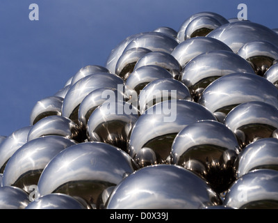 Nahaufnahme der Talus Kuppel Skulptur in Edmonton. Stockfoto