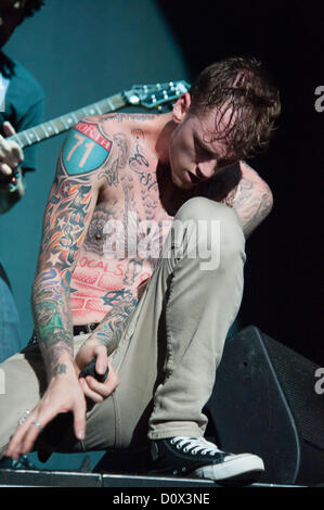 SACRAMENTO, CA-1. Dezember: Machine Gun Kelly führt in Rick Ross' MMG Tour mit Meek Mill und Wale Folarin schlafen Zug Arena in Sacramento, Kalifornien am 1. Dezember 2012. Stockfoto