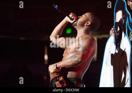 SACRAMENTO, CA-1. Dezember: Rick Ross' MMG Tour mit Machine Gun Kelly Mekk Mill und Wale Folarin schlafen Zug Arena in Sacramento, Kalifornien am 1. Dezember 2012. Stockfoto