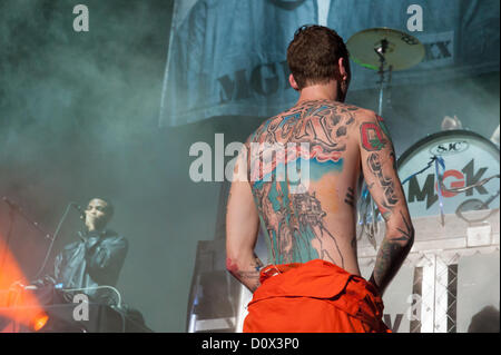 SACRAMENTO, CA-1. Dezember: Machine Gun Kelly führt in Rick Ross' MMG Tour mit Meek Mill und Wale Folarin schlafen Zug Arena in Sacramento, Kalifornien am 1. Dezember 2012. Stockfoto