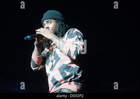 SACRAMENTO, CA-1. Dezember: Wale Folarin führt in Rick Ross' MMG Tour mit Machine Gun Kelly und Meek Mill, schlafen Zug Arena in Sacramento, Kalifornien am 1. Dezember 2012. Stockfoto