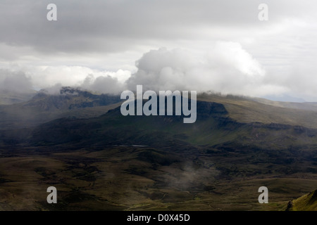 Nebel und cloud TheTrotternish Ridge Isle Of Skye Schottland Bioda Buidhe Beinn Edra Hartaval The Storr Weitergabe Stockfoto