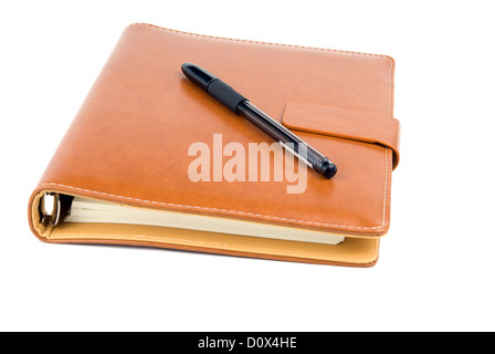 Notebook und Stift auf weißem Hintergrund Stockfoto