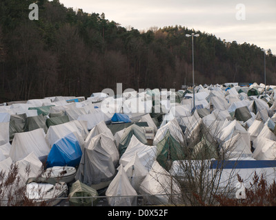 Winter-Liegeplatz auf dem Festland für Sportboote fallenden plane in Bygdøy Oslo Norwegen Stockfoto