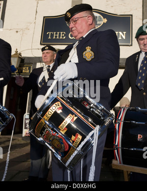 Royal British Legion Schlagzeuger führt auf Straße auf Skipton Weihnachtsmarkt Dezember 2012 Stockfoto