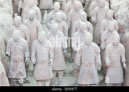 Armee der Terrakotta-Krieger (Bingmayong). 1974 von einem Landwirt in der Nähe von XIan entdeckt. Stockfoto