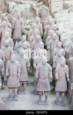 Armee der Terrakotta-Krieger (Bingmayong). 1974 von einem Landwirt in der Nähe von XIan entdeckt. Stockfoto