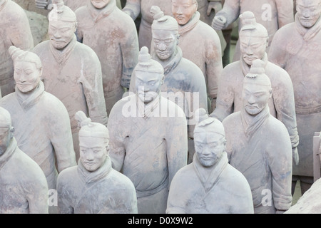 Armee der Terrakotta-Krieger (Bingmayong). 1974 von einem Landwirt in der Nähe von XIan entdeckt. Stockfoto