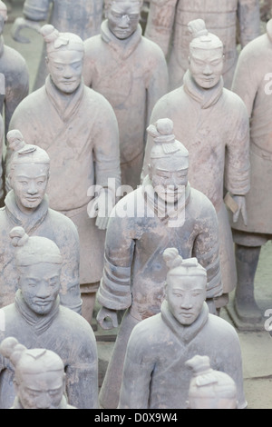 Armee der Terrakotta-Krieger (Bingmayong). 1974 von einem Landwirt in der Nähe von XIan entdeckt. Stockfoto