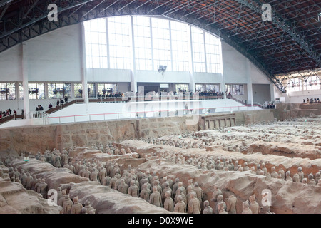 Armee der Terrakotta-Krieger (Bingmayong). 1974 von einem Landwirt in der Nähe von XIan entdeckt. Stockfoto