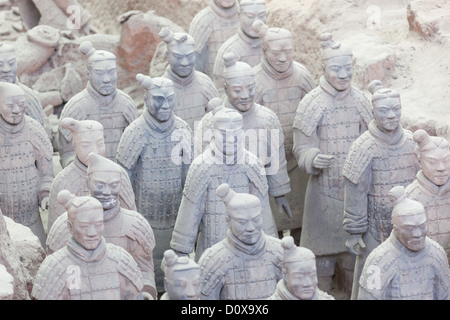 Armee der Terrakotta-Krieger (Bingmayong). 1974 von einem Landwirt in der Nähe von XIan entdeckt. Stockfoto