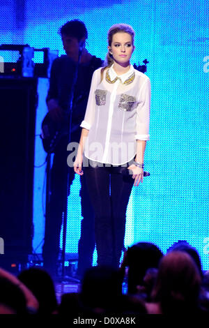 2. Dezember 2012. Toronto, Kanada. VIEL präsentiert The Big Jingle - Kanadas Urlaub Konzertveranstaltung in The Air Canada Centre. Im Bild führt Bridgit Mendler. Bildnachweis: n8n Foto / Alamy Live News Stockfoto