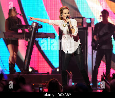 2. Dezember 2012. Toronto, Kanada. VIEL präsentiert The Big Jingle - Kanadas Urlaub Konzertveranstaltung in The Air Canada Centre. Im Bild führt Bridgit Mendler. Bildnachweis: n8n Foto / Alamy Live News Stockfoto