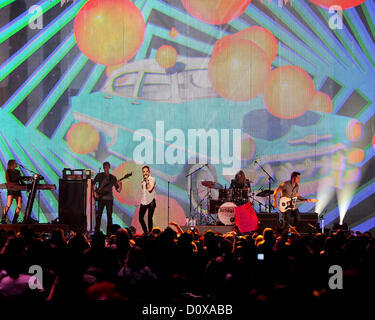 2. Dezember 2012. Toronto, Kanada. VIEL präsentiert The Big Jingle - Kanadas Urlaub Konzertveranstaltung in The Air Canada Centre. Im Bild, Bridget Mendler. Bildnachweis: n8n Foto / Alamy Live News Stockfoto