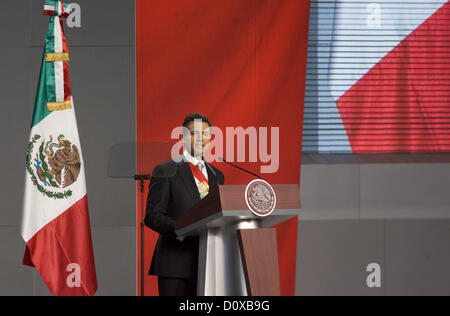 1. Dezember 2012 - Mexico, Distrito Federal, Mexiko - Mexiko neu geschworen in Präsident Enrique Pena Nieto liefert seine Antrittsrede im National Palace in Mexiko-Stadt, Samstag, 1. Dezember 2012. (Kredit-Bild: © Antonio Nava/Prensa Internacional/ZUMAPRESS.com) Stockfoto