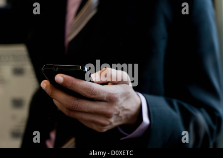 Geschäftsmann mit smartphone Stockfoto
